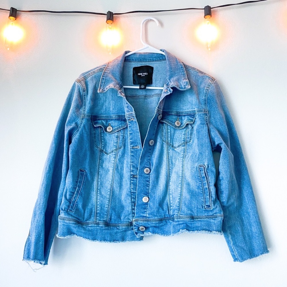 Nine West | NWOT cropped distressed hem blue jean denim jacket silver buttons